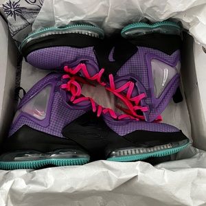 Nike Lebron 19